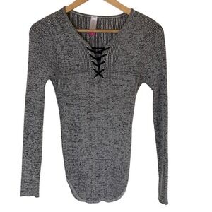 No Boundaries Womens Gray Ribbed Knit Henly Top Lace-Up Detail Size M Long Slv